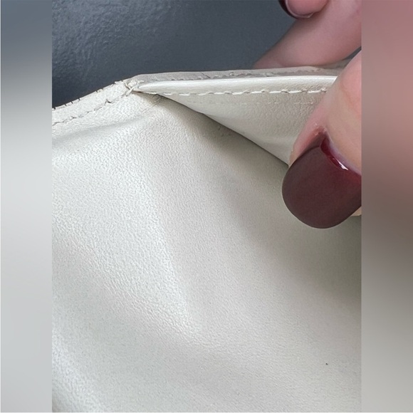 Louis Vuitton Sarah Patent
Leather Wallet  full enclosure : box  and dust bag - Picture 8 of 11